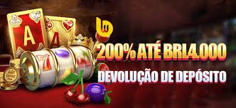 Fitur putaran gratis Jurassic Kingdom diaktifkan dengan tiga telur scatter